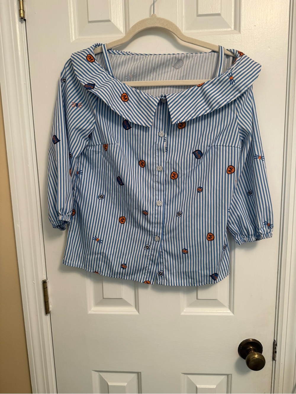 Cute blouse with a very unique print